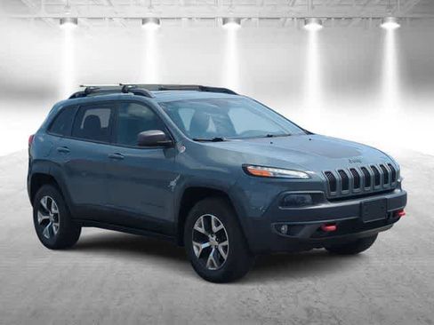 Used 2015 Jeep Cherokee Trailhawk w/ Leather Interior Group AWD/4WD image 2
