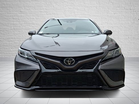 Used 2022 Toyota Camry SE w/ Carpet Mat Package (TMS) FWD image 2