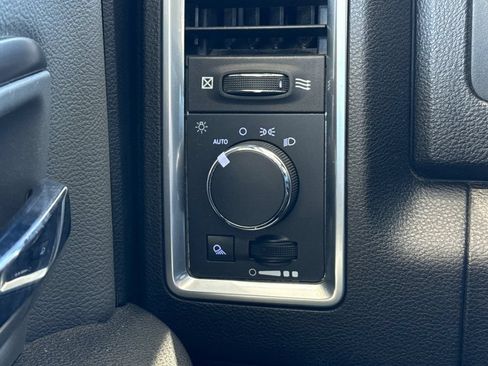 Used 2021 RAM 1500 Classic SLT RWD image 37