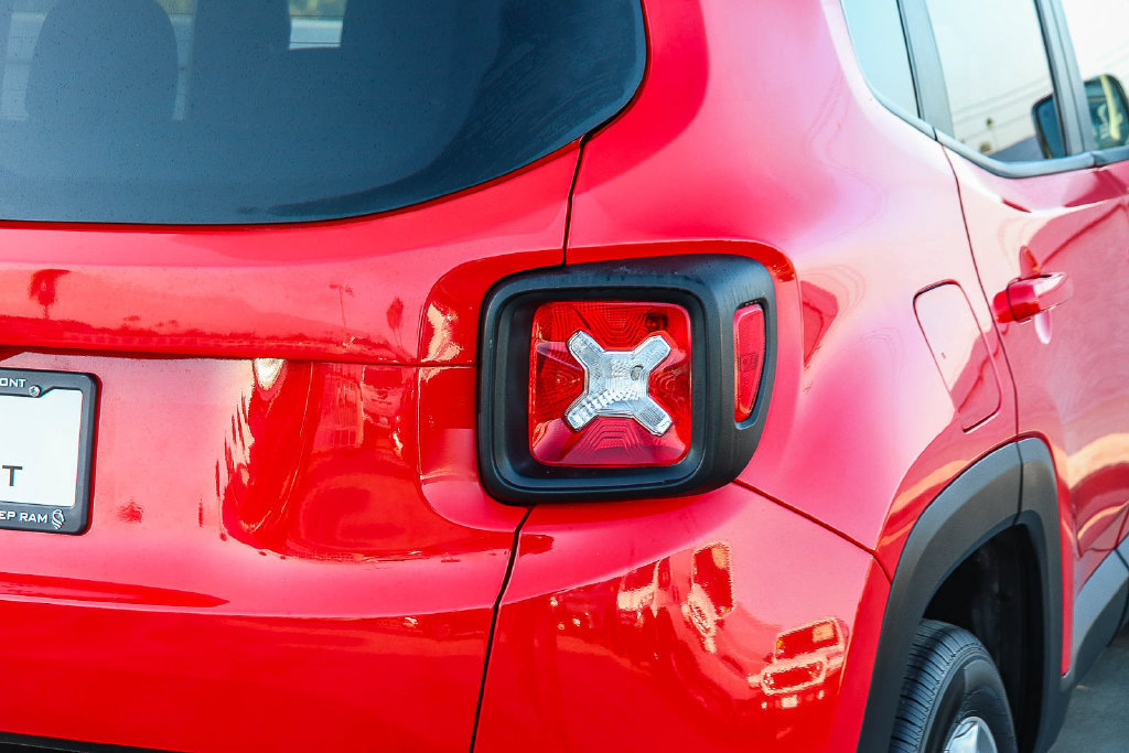 Used 2023 Jeep Renegade Latitude AWD/4WD image 10