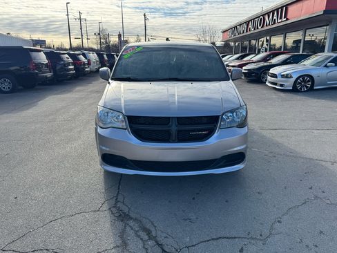 Used 2017 Dodge Grand Caravan SE image 8