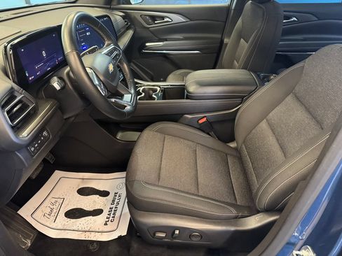 Used 2025 Chevrolet Traverse LT AWD/4WD image 20