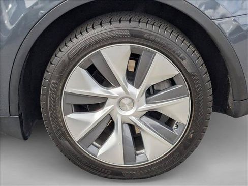 Used 2023 Tesla Model Y Long Range AWD/4WD image 27