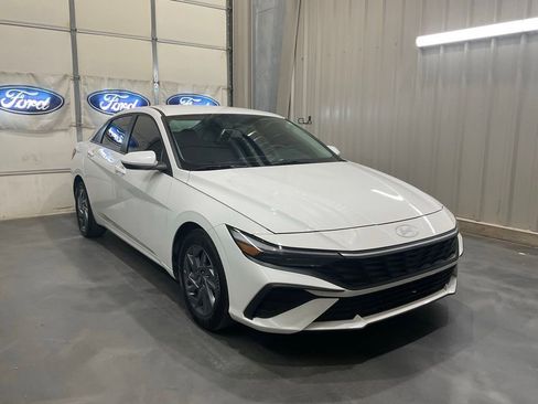 Used 2024 Hyundai Elantra SEL FWD image 1