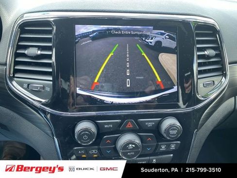 Used 2022 Jeep Grand Cherokee Laredo X AWD/4WD image 17