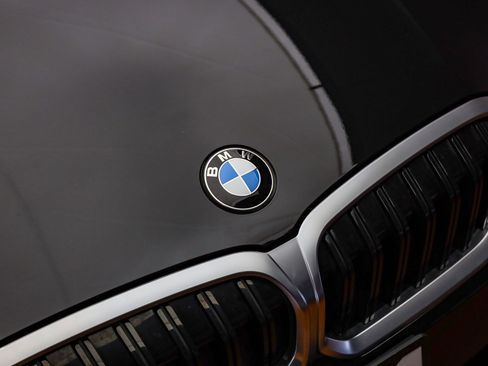 Certified 2024 BMW 330i Sedan w/ Convenience Package image 9