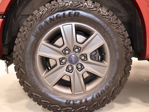 Used 2015 Ford F150 XLT w/ Equipment Group 302A Luxury AWD/4WD image 39