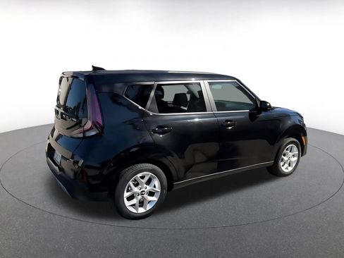 Used 2025 Kia Soul LX w/ LX Technology Package FWD image 14