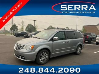 Used 2015 Chrysler Town & Country Touring-L w/ Driver Convenience Group FWD video 1