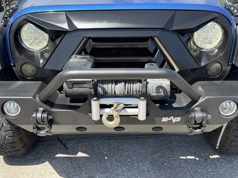 Used 2010 Jeep Wrangler Rubicon w/ PWR Convenience Group AWD/4WD image 19