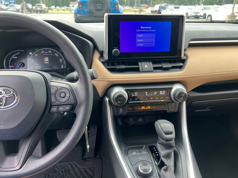 Used 2023 Toyota RAV4 LE image 17