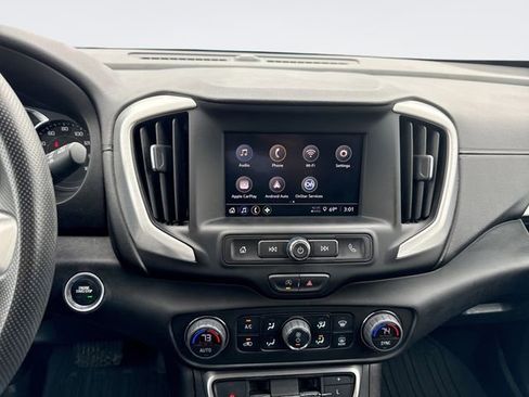 Used 2024 GMC Terrain SLE w/ Driver Convenience Package FWD image 16