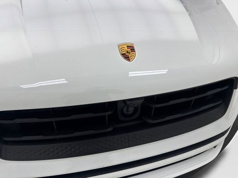 Used 2022 Porsche Macan AWD/4WD image 24