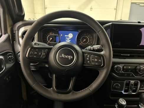 Used 2025 Jeep Wrangler Unlimited Sport AWD/4WD image 17