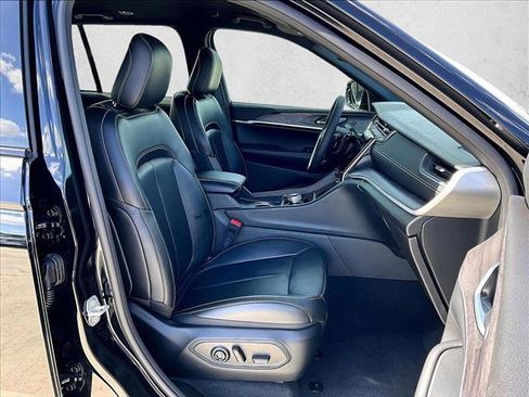 Used 2024 Jeep Grand Cherokee Limited w/ Black Appearance Package RWD image 9