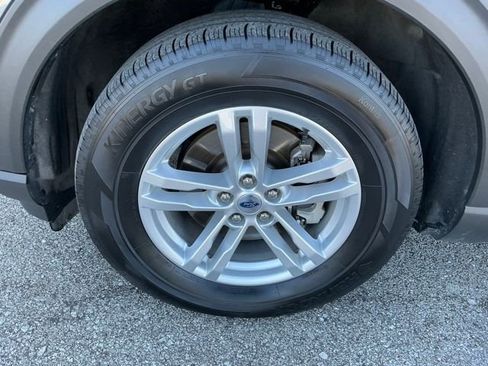 Used 2021 Ford Explorer XLT w/ Equipment Group 202A image 11