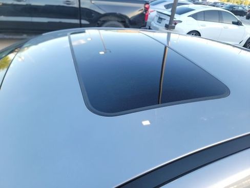 Used 2025 Hyundai Elantra Limited image 4