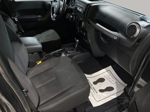 Used 2018 Jeep Wrangler Unlimited Sport S image 17