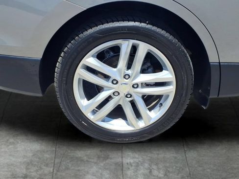Used 2018 Chevrolet Equinox Premier FWD image 26