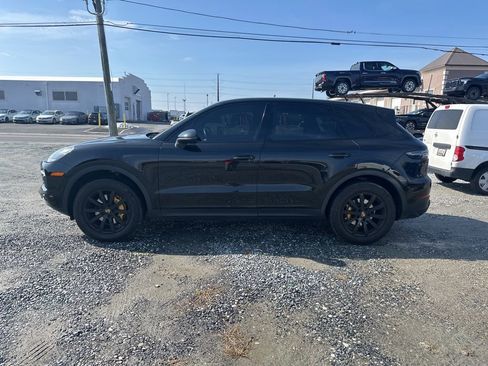 Used 2020 Porsche Cayenne image 2