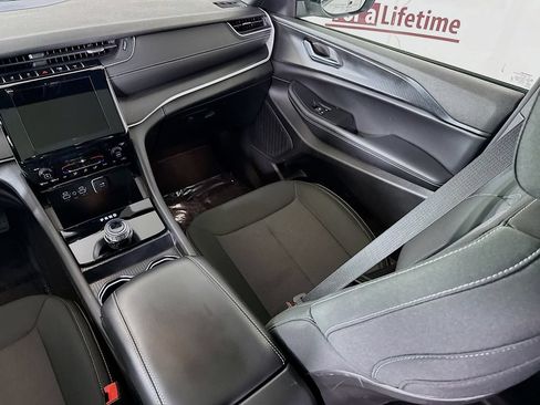 Used 2025 Jeep Grand Cherokee Laredo X AWD/4WD image 26