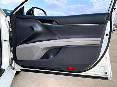 Used 2021 Toyota Camry LE image 20