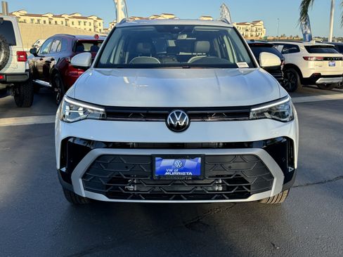 New 2025 Volkswagen Taos SE image 3