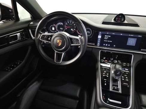 Used 2020 Porsche Panamera image 18