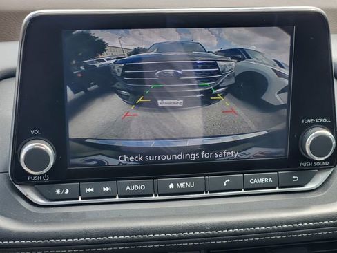 Used 2023 Nissan Rogue SV image 13