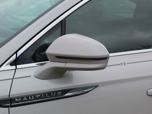 Certified 2023 Lincoln Nautilus Reserve image 13