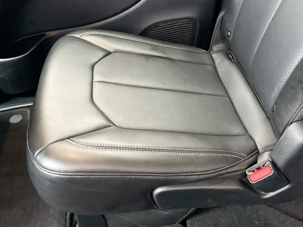 Used 2025 Chrysler Pacifica Select FWD image 28