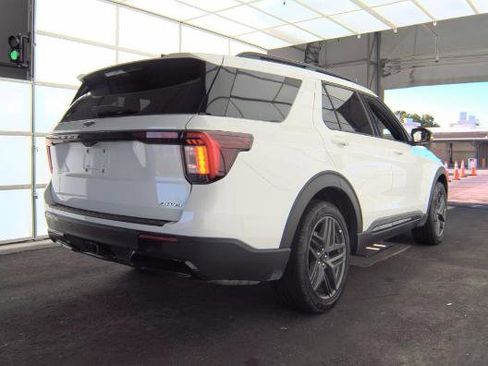 Used 2025 Ford Explorer ST-Line w/ ST-Line Street Pack AWD/4WD image 3