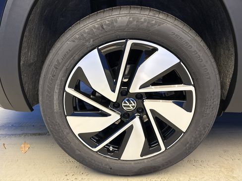 New 2026 Volkswagen Atlas SEL image 8