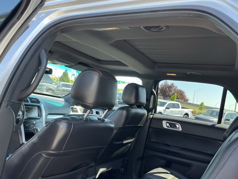 Used 2015 Ford Explorer XLT w/ Equipment Group 202B AWD/4WD image 12