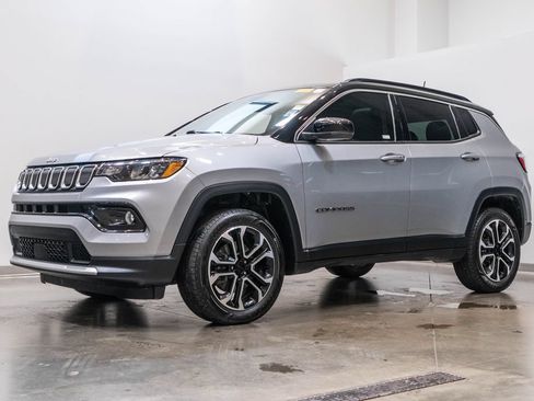 Used 2022 Jeep Compass Limited w/ Sun and Sound Group AWD/4WD image 3