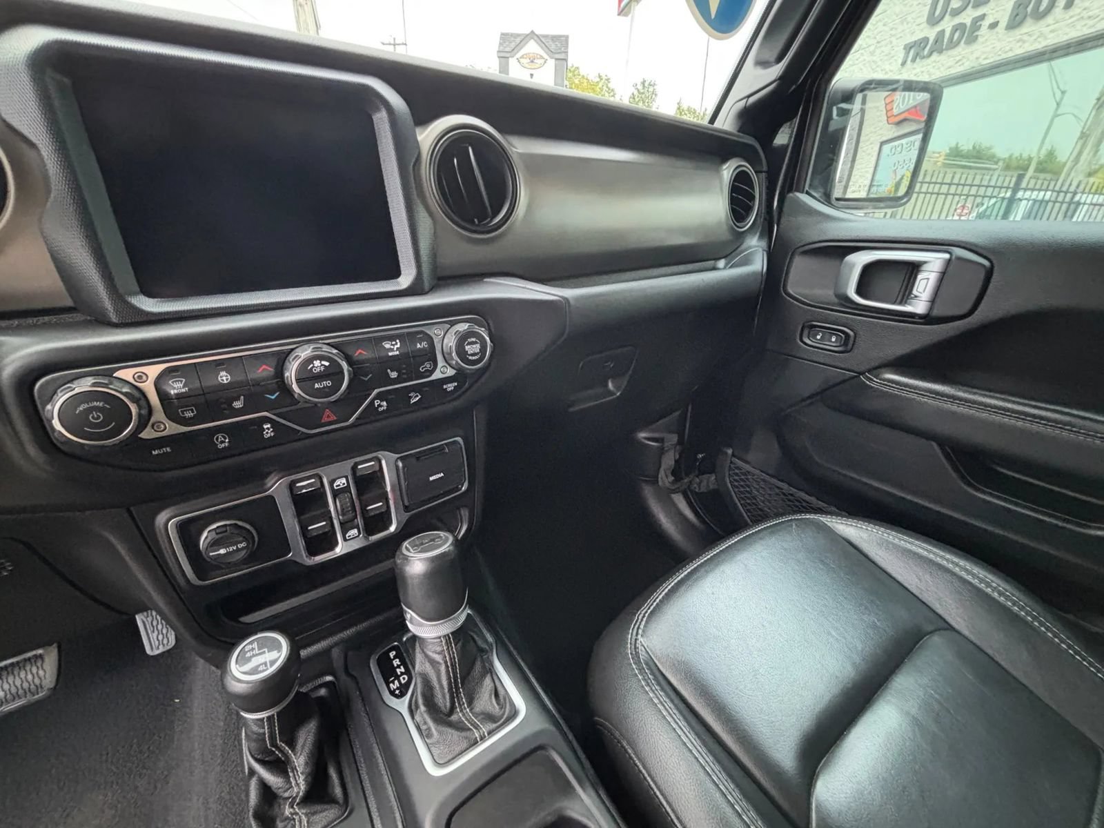 Used 2020 Jeep Wrangler Unlimited Sahara AWD/4WD image 29