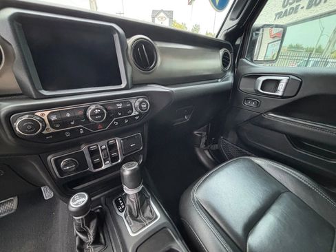 Used 2020 Jeep Wrangler Unlimited Sahara AWD/4WD image 29