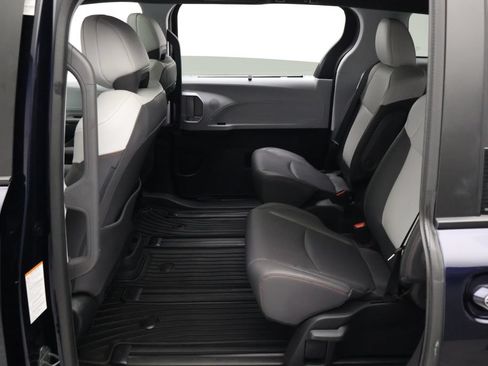 Used 2024 Toyota Sienna XSE FWD image 19