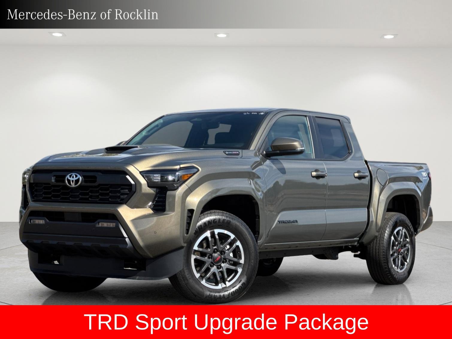 Used 2025 Toyota Tacoma TRD Sport w/ TRD Sport Upgrade Package AWD/4WD image 1