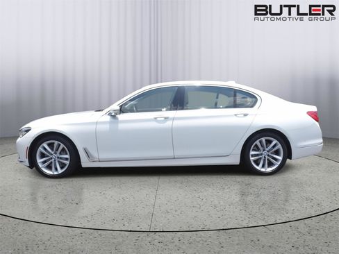Used 2018 BMW 750i RWD image 3