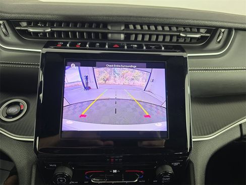 Used 2025 Jeep Grand Cherokee L Laredo image 27