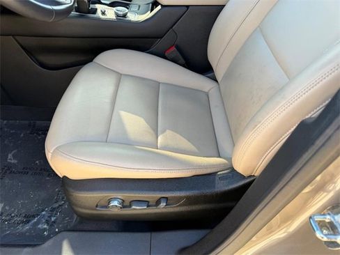 Used 2024 Cadillac XT4 Premium Luxury image 19