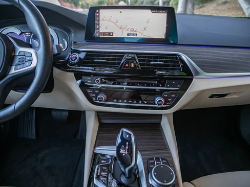 Used 2019 BMW 530e w/ Convenience Package image 23