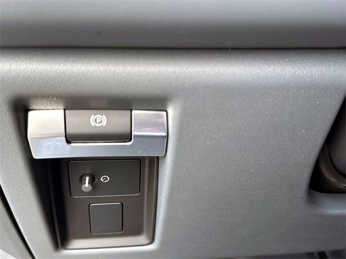 New 2025 Land Rover Defender 130 X-Dynamic SE image 29