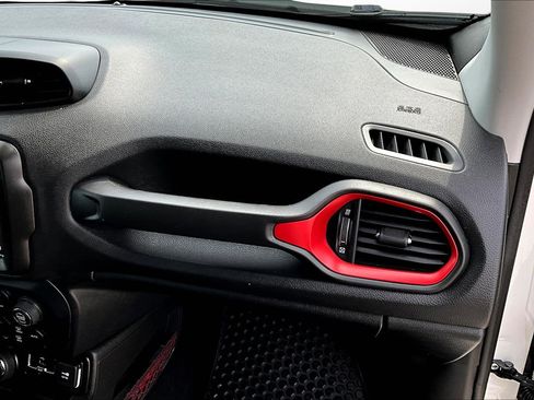 Used 2022 Jeep Renegade Trailhawk image 21