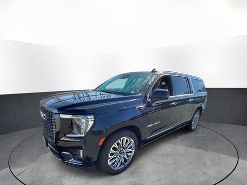 Used 2023 GMC Yukon XL Denali Ultimate AWD/4WD image 3