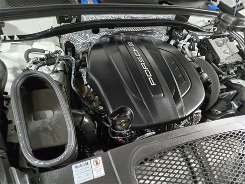 Used 2021 Porsche Macan image 27