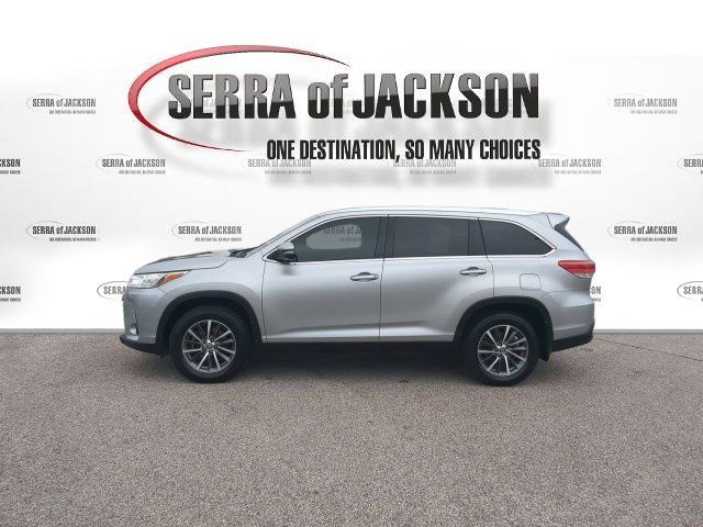 Used 2019 Toyota Highlander XLE AWD/4WD image 5