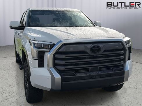 Used 2025 Toyota Tundra Limited AWD/4WD image 5