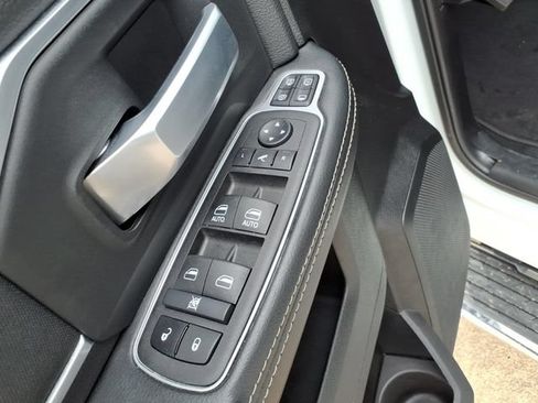 Used 2024 RAM 2500 Big Horn AWD/4WD image 22